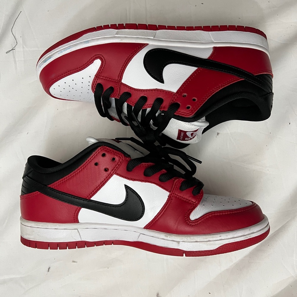Nike Red and Black Sneakers Low-Top Design